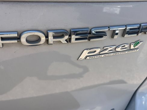 Used 2015 Subaru Forester 2.5i Premium AWD/4WD image 23