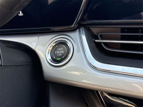 Used 2025 Chevrolet Trax LT w/ LT Convenience Package image 15