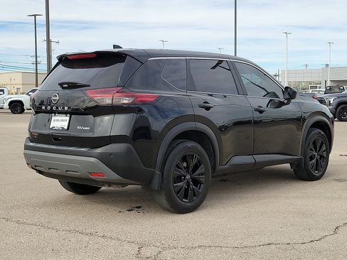 Used 2023 Nissan Rogue SV image 4