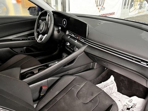 Used 2025 Hyundai Elantra SEL image 13