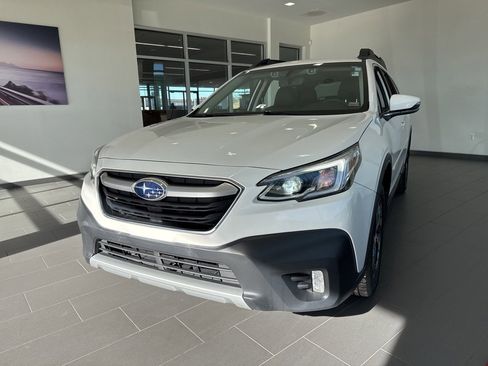 Used 2020 Subaru Outback Limited w/ Popular Package #2 image 3