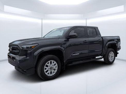 Used 2026 Toyota Tacoma SR5 RWD image 7