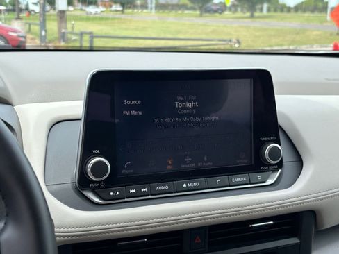 Used 2025 Nissan Rogue SV AWD/4WD image 20