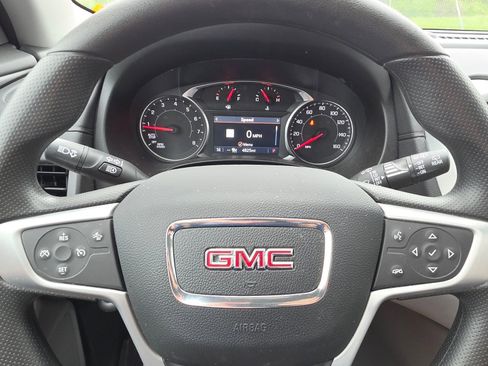 Used 2024 GMC Terrain SLE w/ Driver Convenience Package image 12