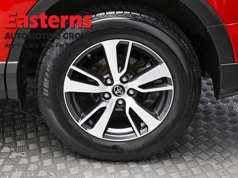 Used 2017 Toyota RAV4 XLE AWD/4WD image 8