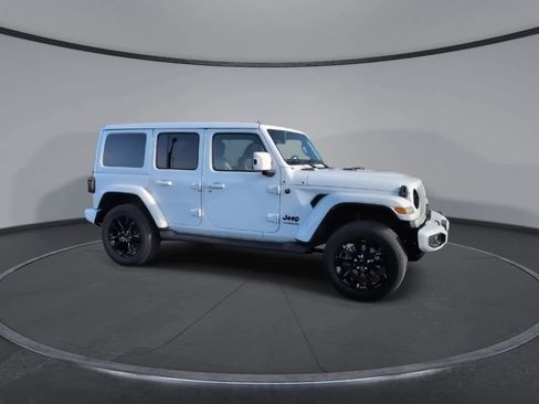 Used 2021 Jeep Wrangler Unlimited Sahara image 2