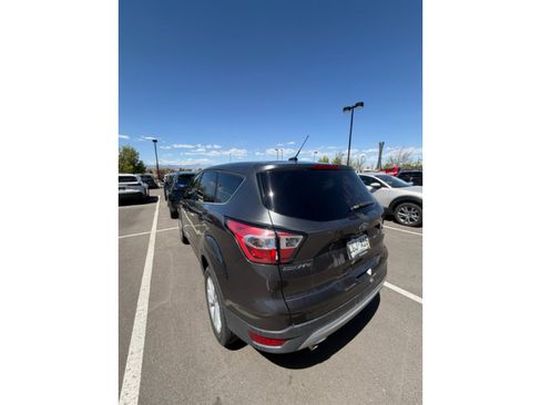 Used 2017 Ford Escape SE image 7