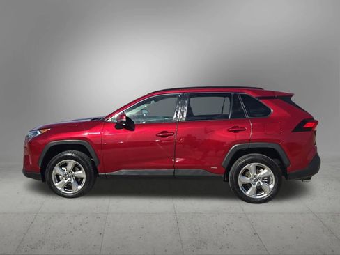 Used 2021 Toyota RAV4 XLE Premium image 3