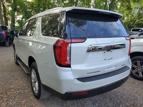 Used 2021 GMC Yukon SLT w/ SLT Premium Package image 3