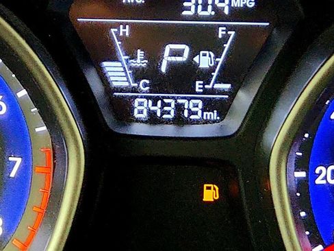 Used 2016 Hyundai Elantra SE w/ Option Group 02 FWD image 16
