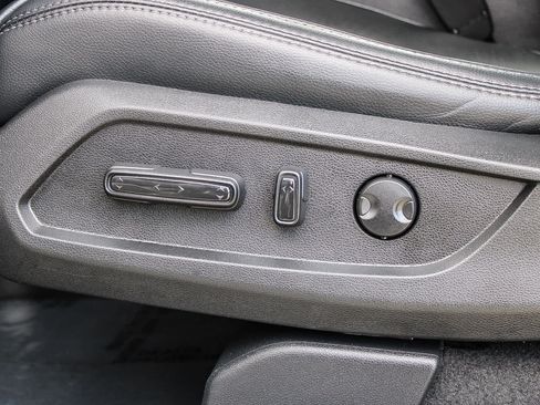 Certified 2025 Honda Pilot Touring image 20