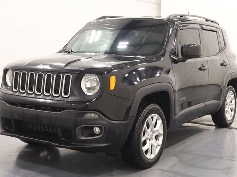 Used 2018 Jeep Renegade Latitude AWD/4WD image 7