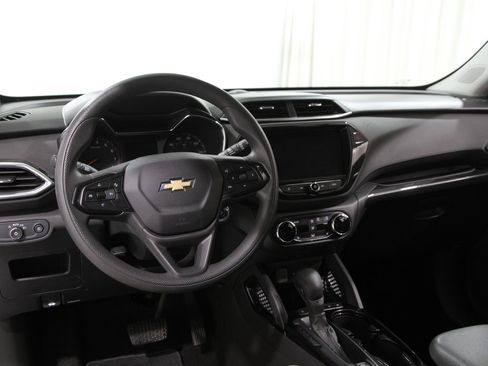 Used 2022 Chevrolet TrailBlazer LT w/ Convenience Package image 6