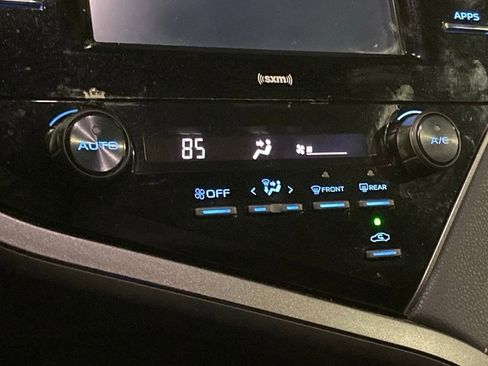 Certified 2020 Toyota Camry SE image 22