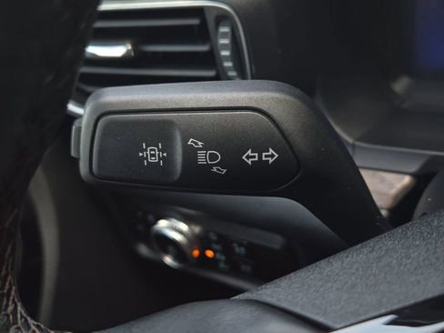 Used 2023 Ford Explorer Platinum w/ Technology Package AWD/4WD image 39