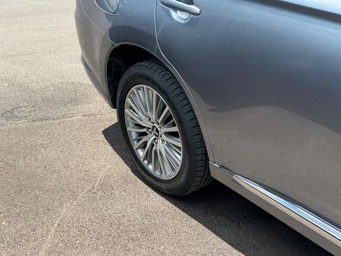 Used 2020 Mitsubishi Outlander 4WD Plug-In Hybrid image 11