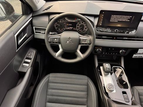 New 2026 Mitsubishi Outlander AWD image 19
