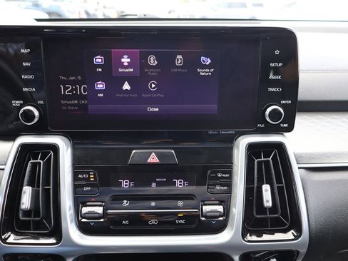 Certified 2023 Kia Sorento SX image 19