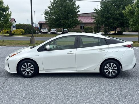 Used 2017 Toyota Prius Two FWD image 4