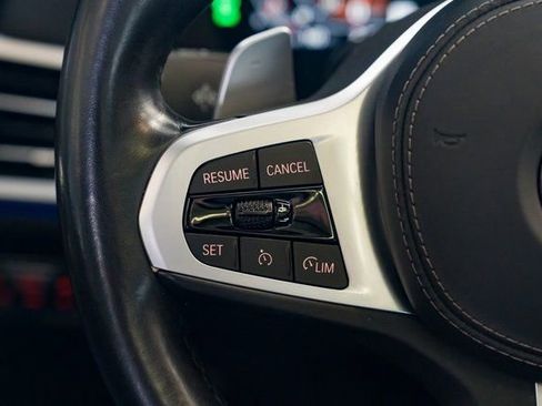 Used 2022 BMW X7 M50i w/ Cold Weather Package image 17