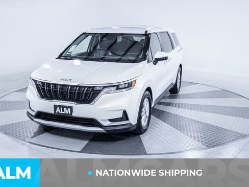 Used 2024 Kia Carnival LX image 2