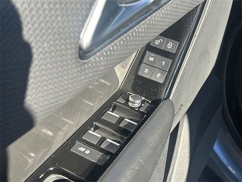 Used 2020 Land Rover Range Rover Velar S image 19