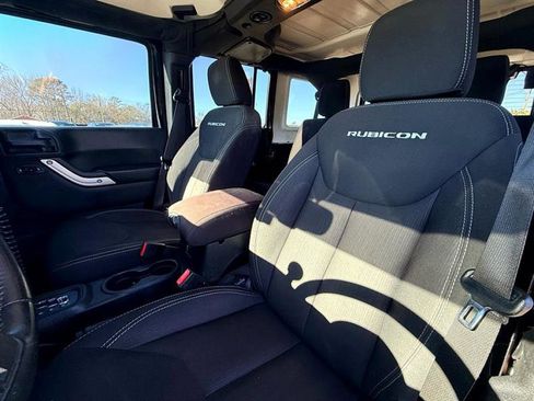 Used 2017 Jeep Wrangler Unlimited Rubicon w/ Connectivity Group image 16