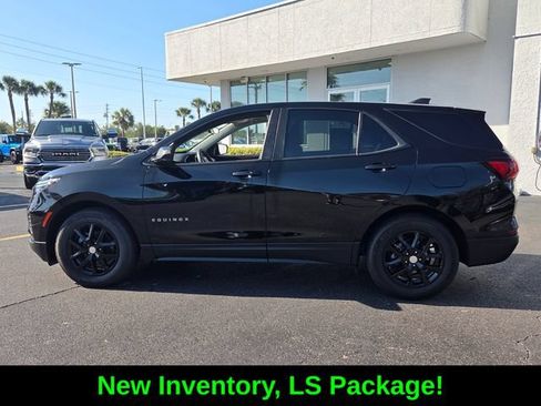 Used 2023 Chevrolet Equinox LS w/ LS Convenience Package FWD image 4