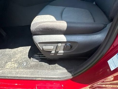 Used 2022 Toyota RAV4 XLE w/ Convenience Package AWD/4WD image 17