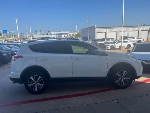 Used 2018 Toyota RAV4 XLE w/ Plus Extra Value Package FWD image 5