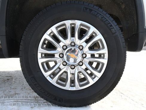 Used 2022 Chevrolet Silverado 2500 High Country w/ Safety Package II image 25