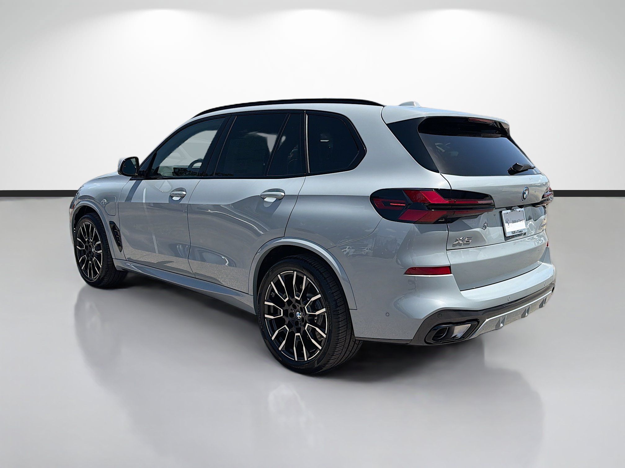 New 2026 BMW X5 xDrive50e w/ Executive Package AWD/4WD image 5