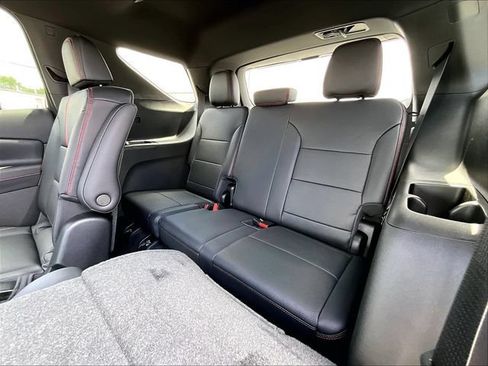 New 2026 Chevrolet Traverse RS w/ LPO, Floor Liner Package AWD/4WD image 27