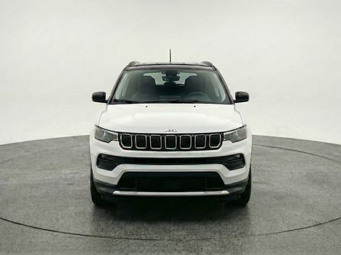 Used 2025 Jeep Compass Limited AWD/4WD image 2