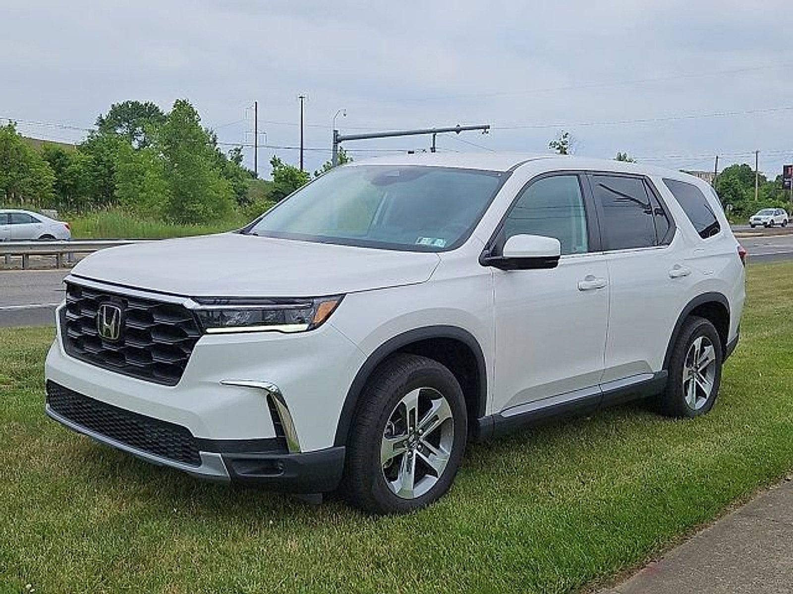 Used 2024 Honda Pilot EX-L image 3