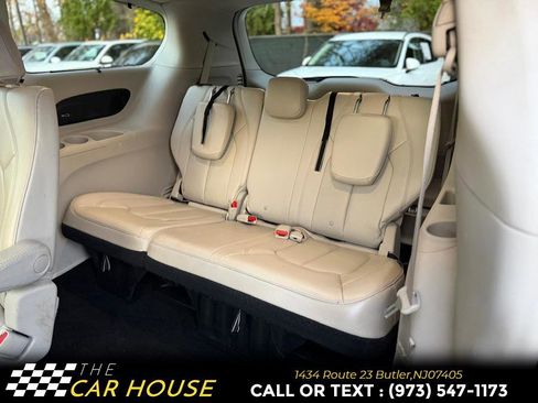 Used 2018 Chrysler Pacifica Touring-L w/ Premium Audio Group image 17