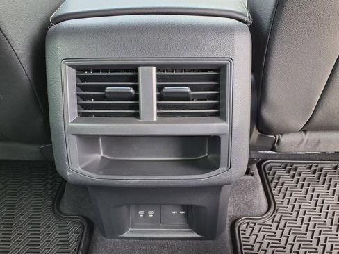 Used 2023 Volkswagen Atlas Cross Sport SE w/ Panoramic Sunroof Package FWD image 16