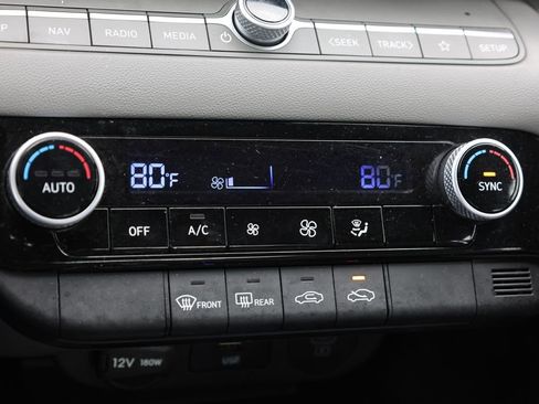 Used 2024 Hyundai Elantra SEL image 18