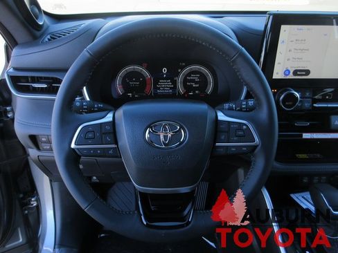 New 2026 Toyota Highlander XSE image 12