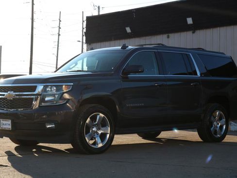 Used 2018 Chevrolet Suburban LT w/ Luxury Package image 15