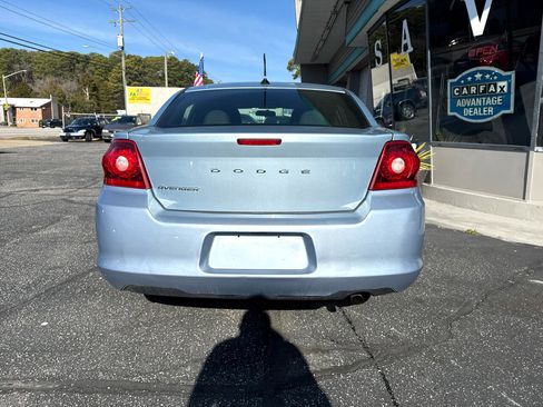 Used 2013 Dodge Avenger SE image 3