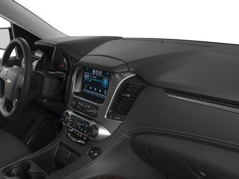 Used 2017 Chevrolet Suburban LT AWD/4WD image 19