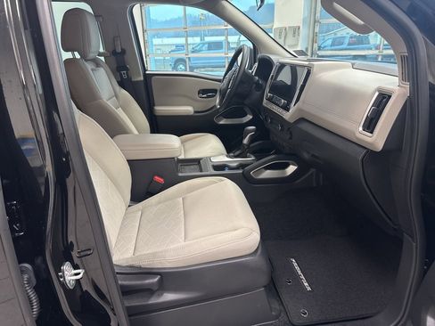 Used 2025 Nissan Frontier SV image 22