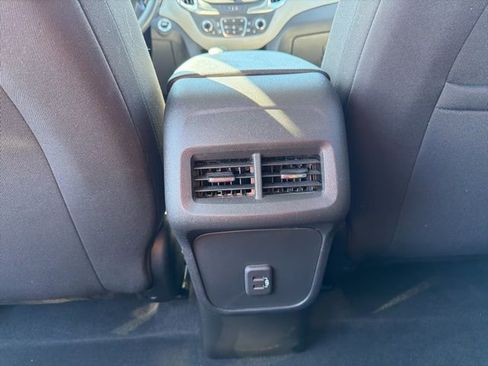 Used 2023 Chevrolet Equinox LT w/ Driver Convenience Package image 12