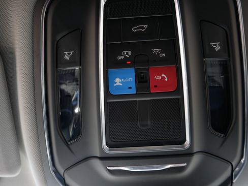 Used 2023 Jeep Grand Cherokee Limited w/ Black Appearance Package image 32