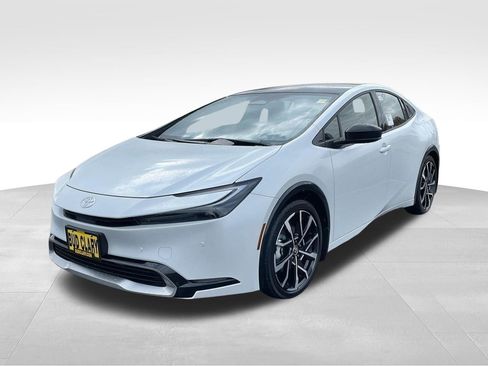 New 2026 Toyota Prius Plug-In Hybrid FWD image 9