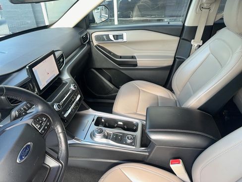 Used 2020 Ford Explorer XLT w/ Equipment Group 202A AWD/4WD image 18