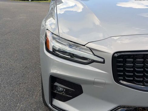 Used 2024 Volvo S60 B5 Plus FWD image 10