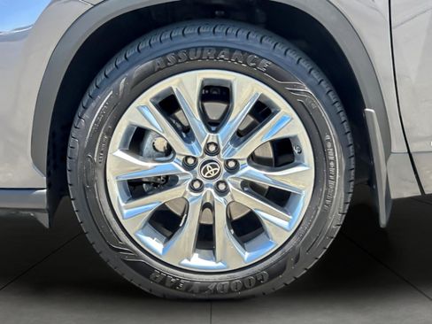 Used 2023 Toyota Highlander Limited AWD/4WD image 25