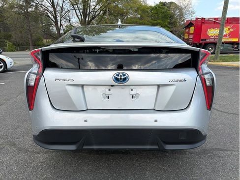 Used 2017 Toyota Prius Four Touring w/ Premium Convenience Package image 5